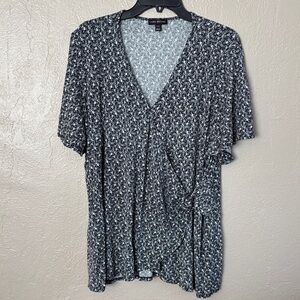 Lane Bryant Dressy Floral Short Sleeve Top Women’s Plus Size 3X 22/24 Black